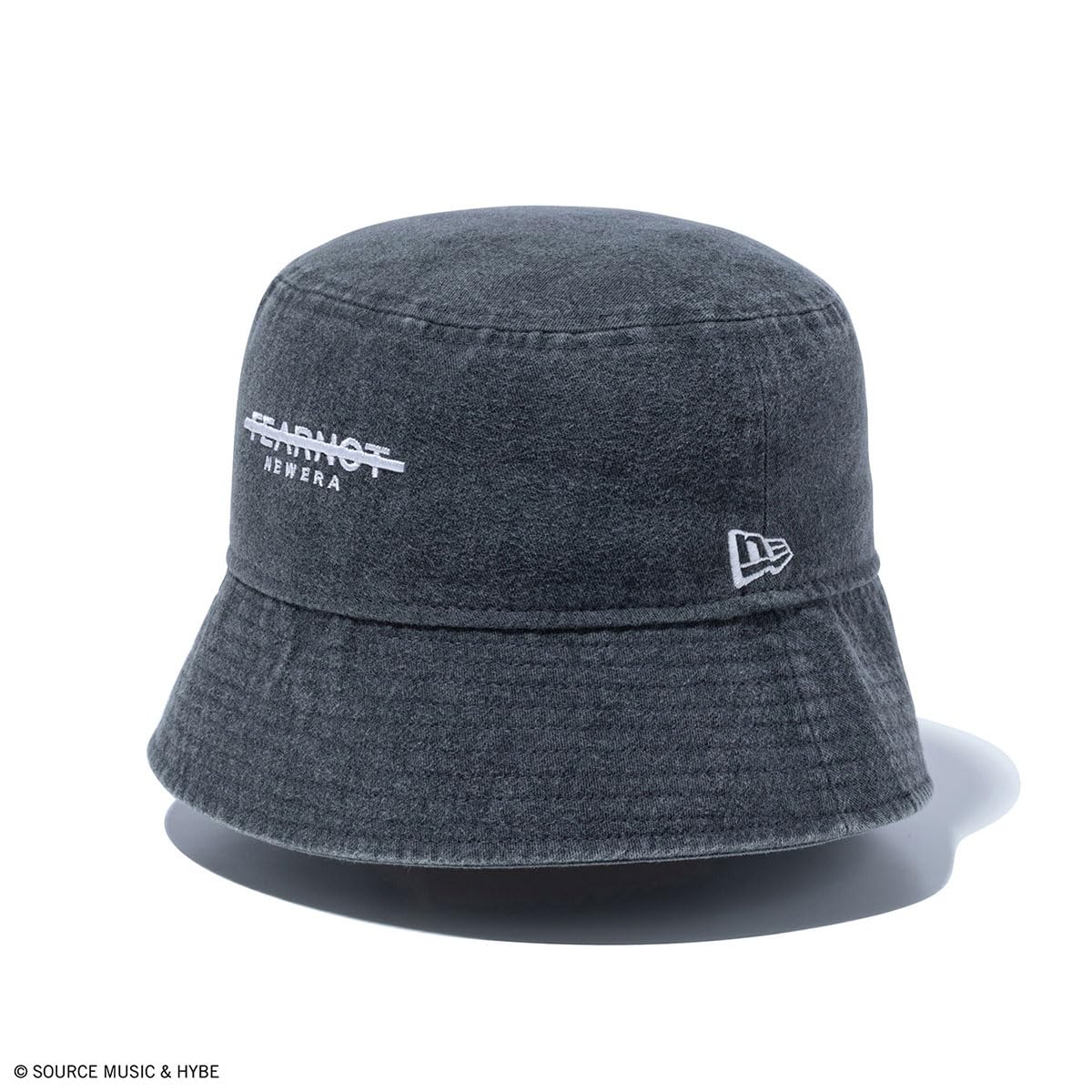 

LE SSERAFIM Панама черная BUCKET 01 SB FEARNOT LE SSERAFIM BLK JP [New Era] S/M чёрный