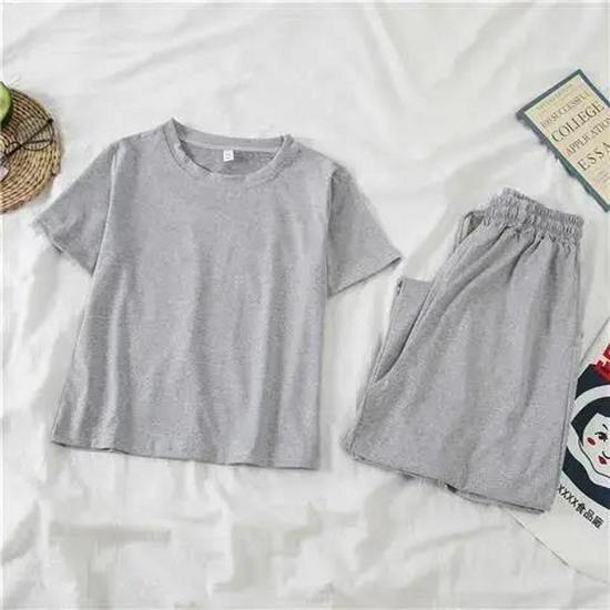 

Trendy Korean Style Women s Slim Fit Sportswear: Summer Two-Piece Set with Casual Top & Wide-Leg Pants S 60-80 jin