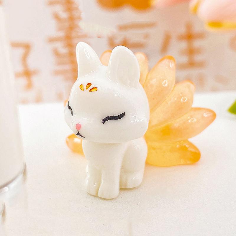 

1 шт. Милая мини-люминесцентная смоляная девятихвостая лиса, украшение, светящаяся в темноте, миниатюрные фигурки, лиса, микропейзаж, кукольный домик, декор жёлтый