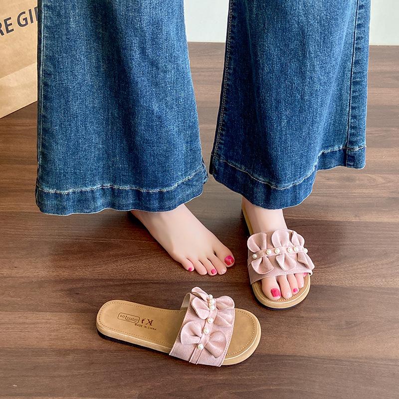 Flat-bottomed slippers women's summer outer wear 2025 new high-end one-word drag with skirt seaside beach cool slippers
