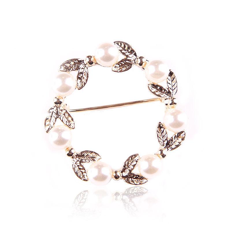 Style Gold Pearl Hollow Brooch Brooch Women's Fashionable Hundred Pairs of Pins Exquisite Hypoallergenic Luxury Enamel Brooch Long-Lasting Color Gift