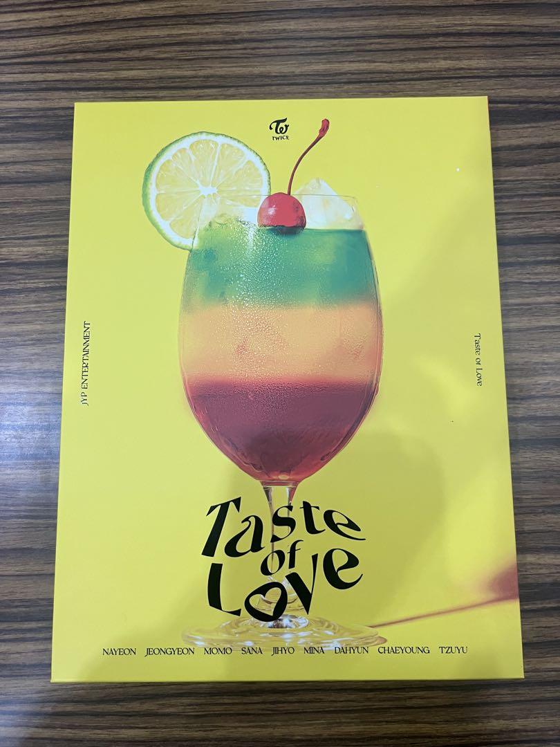 

[Б/У] Монография TWICE Taste of Love с коллекционной карточкой