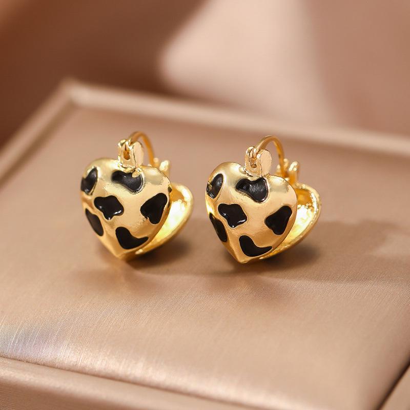 Korean Leopard Print Heart Earrings: Retro Frosted, High-End, Versatile Autumn/Winter Ear Studs for Women