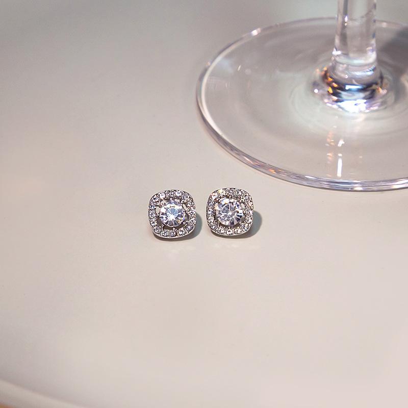 Exquisite And Sweet Square Diamond-Encrusted Hollow Stud Earrings, Light Luxury High-End Celebrity Style Fashion Temperament Earrings