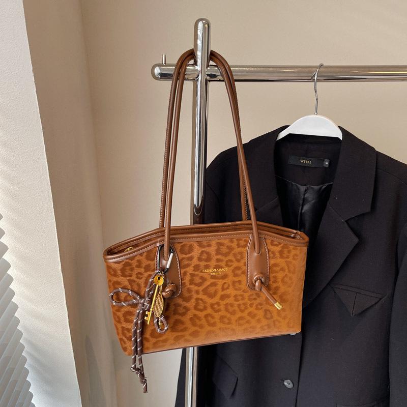 High-Value Women's Fashion Tote: Versatile Leopard Print Large-Capacity Shoulder Bag for Outdoor and Commute