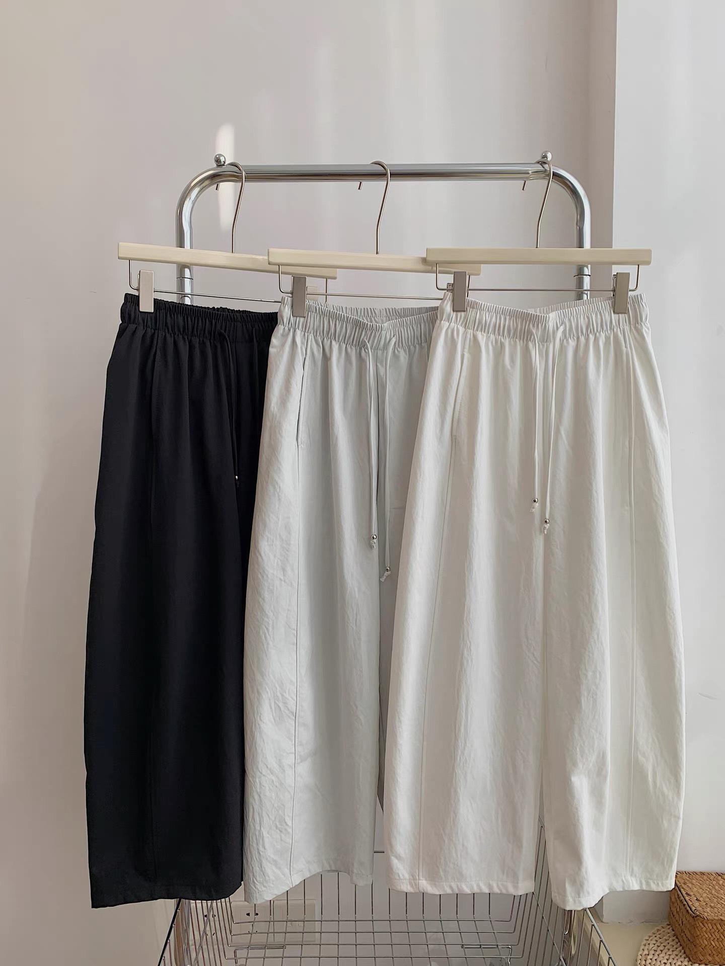 

Yamamoto Women s Lightweight Cropped Pants - Casual, Relaxed, Solid Color Style for Spring/Summer L
