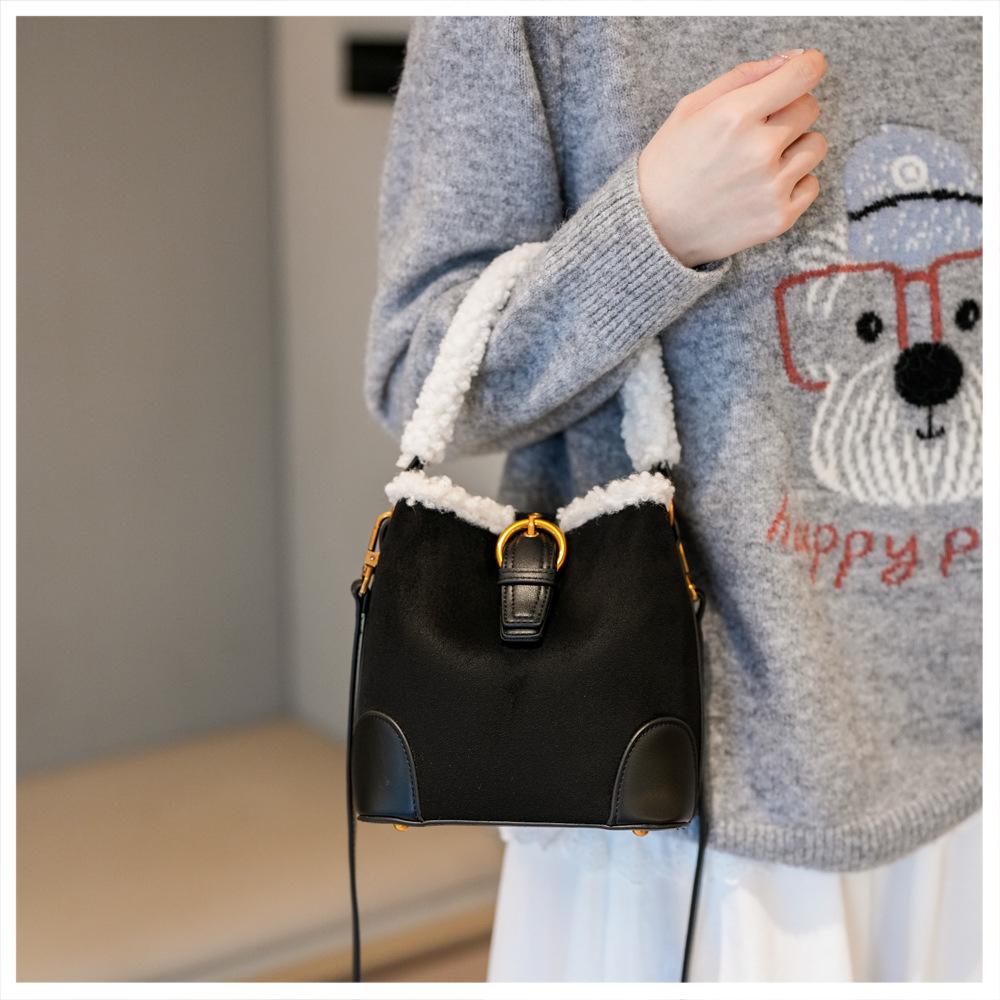 Light Luxury Fashion Women's Shoulder Bags High Quality PU Bag Body Plush Handle Ladies Messenger Bag Casual Retro Female Bucket Bag Mother's Day Gift