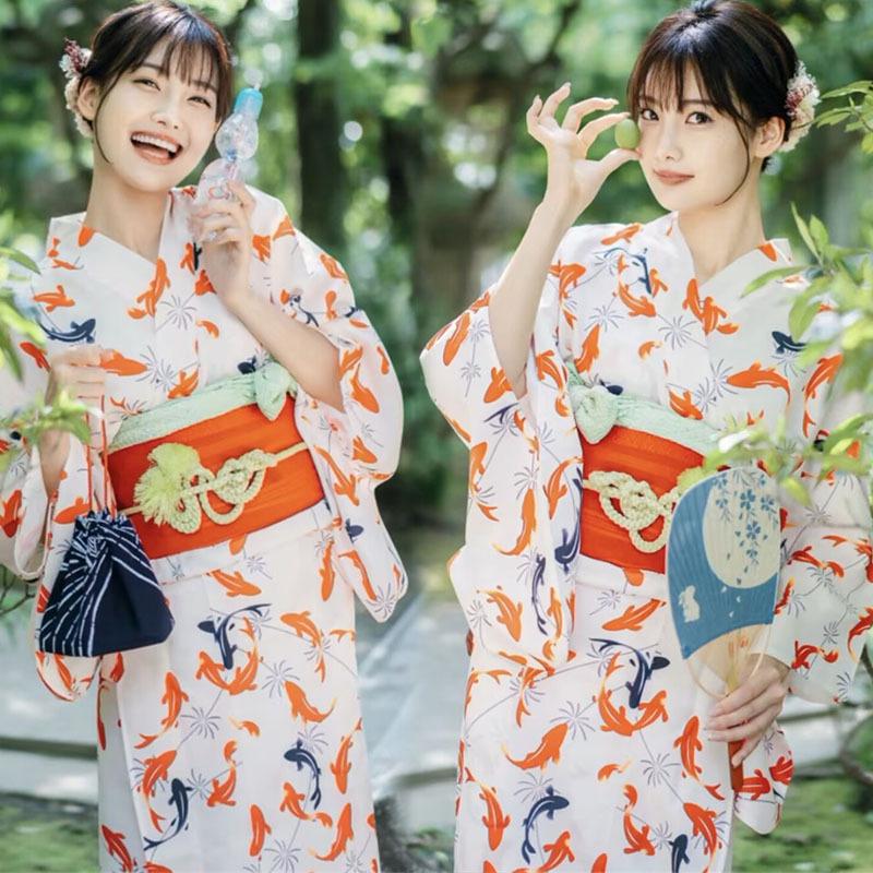 Dámské japonské kimono a yukata šaty pro formální fotografování