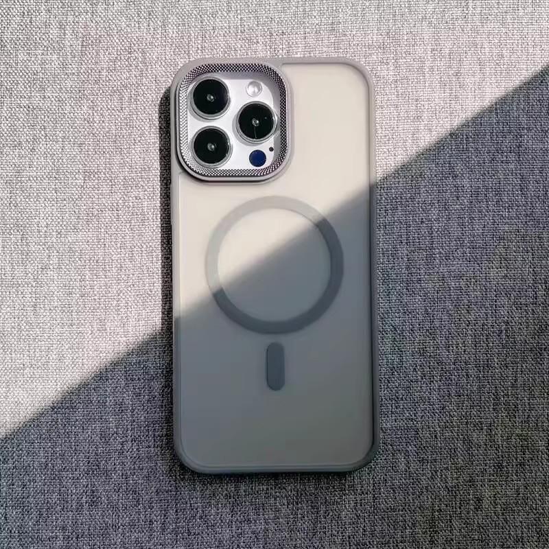 Applicable To IPhone17 Skin sensitive Magnetic Suction Mobile Phone Case Metal Pattern Lens Apple 16 ProMax Anti Fall 15 Protective Case