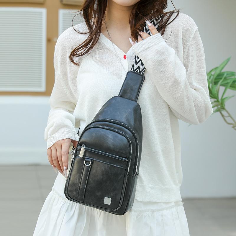

High-end fashion breast bag women s new simple and versatile shoulder messenger bag outdoor sports and leisure bag чёрный