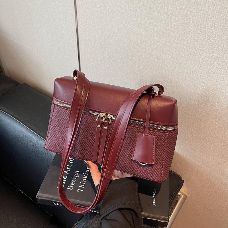 High-end liten fyrkantig väska dam ny retro mode axel underarmsväska pendlare messenger väska