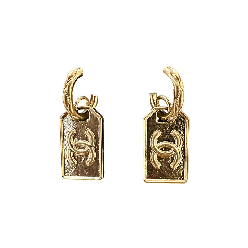 

CHANEL Exquisite, beautiful and unique earrings for women, gold золотий
