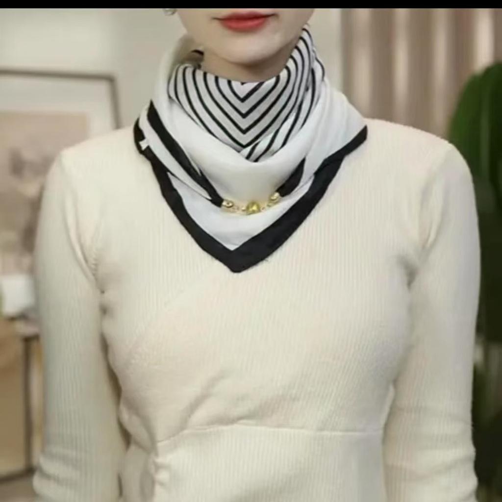 Silk Scarf Women'S Spring, Autumn And Summer Versatile Thin Magnetic Buckle Small Square Scarf Mother Scarf Scarf Neck Protection