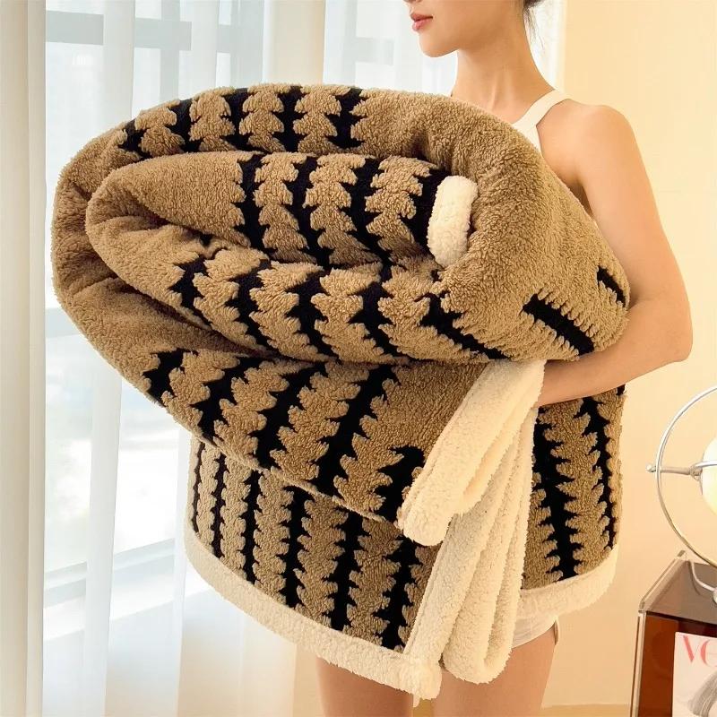 Thicken Jacquard Plush Blanket Cloud-feel Fleece Double-layer Plush Blanket Geometric Design Skin-Friendly Comfort Office Home