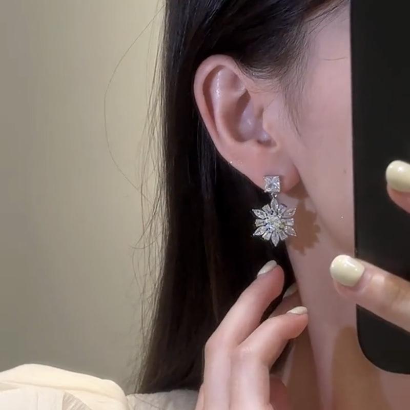 Neue Koreanische Luxus Zirkon Blume Tropfen Ohrringe für Frauen Mode Bolzen Ohrring Schmuck Party Zubehör