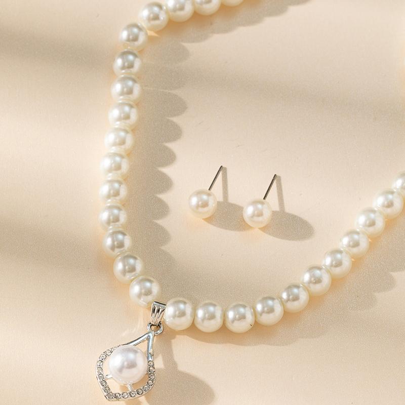 Boucles d'oreilles classiques en perles Collier Choker perlé Collier avec pendentif en perle