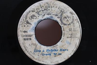 7inch Record DENNIS BROWN / NINEY THE OBSERVER - Give A Helping Hand / New Style None Observer Jamaica Reggae, Ska & Dub Used
