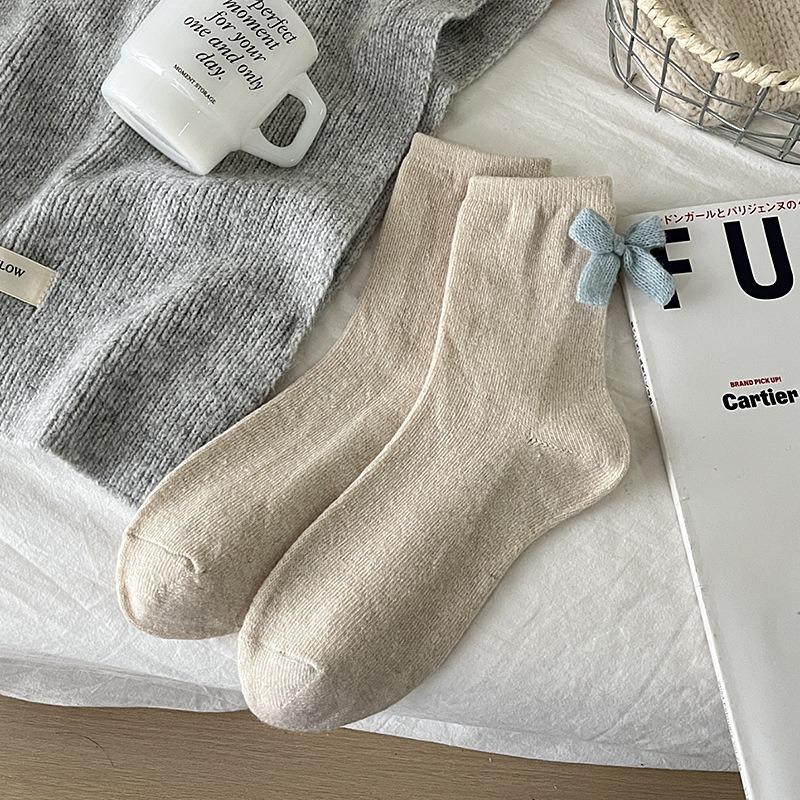 5 Pairs of Women's Autumn and Winter Sweat Absorbing and Warm Woolen Bow Mid  Top Stack Socks