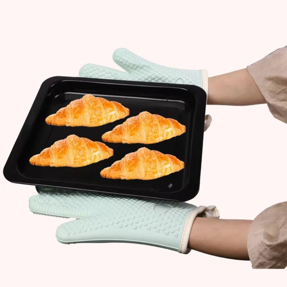 2Pcs Thickened Silicone Insulation Gloves Cartoon Bear Kitchen Hand Clamps Oven Mitts  Cooking