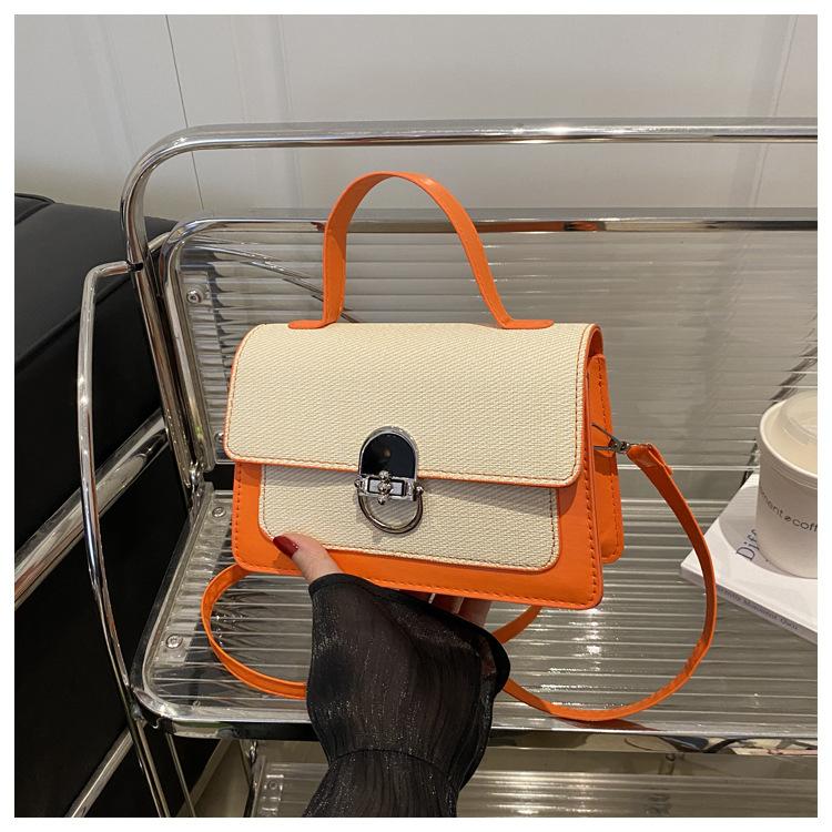 Fashion and Beautiful Women  New Fashion Lock Solid Color Portable Shoulder Messenger Small Square Bag