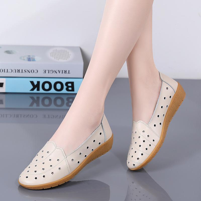 Spring and Autumn Soft-soled Leather Shoes for Women Middle School Mother Doodle Shoes Large Size Flat Leather Small White Shoes Retro Style