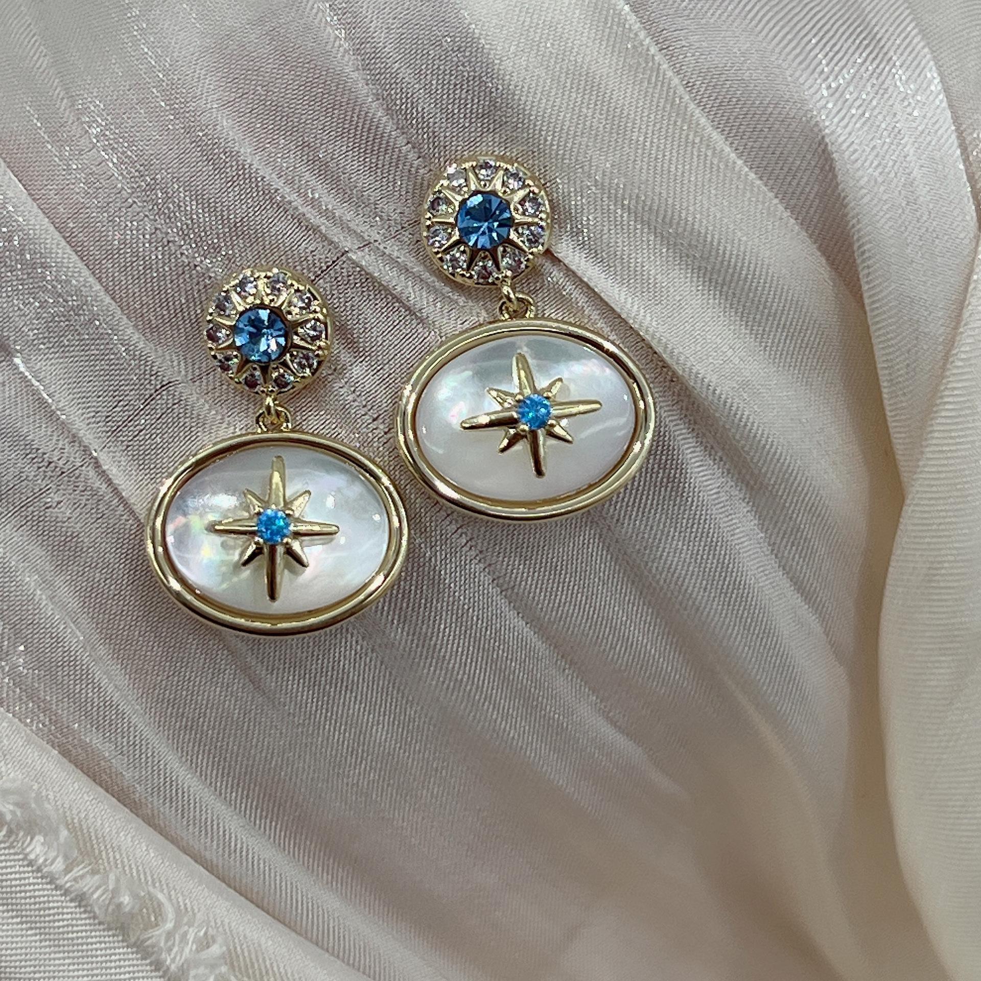 

Серьги-пусеты Zir*****val геометрические с рябью, нишевые, в ретро-придворном стиле, легкая роскошь, высококлассные, женские