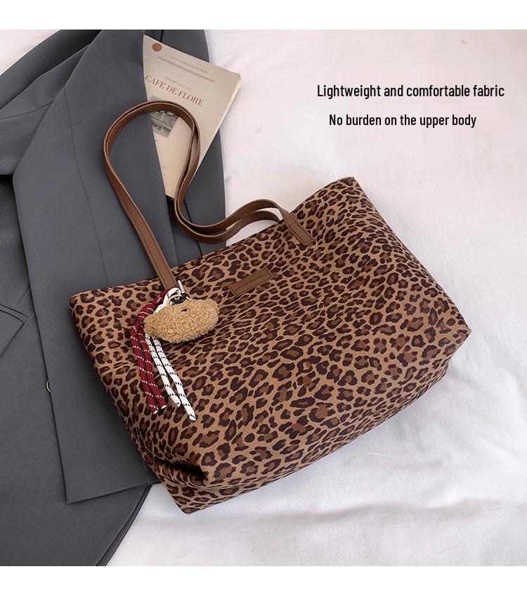 Leopard Print European Retro Tote Bag: Fashionable, Versatile, Large-Capacity Shoulder Handbag for Women