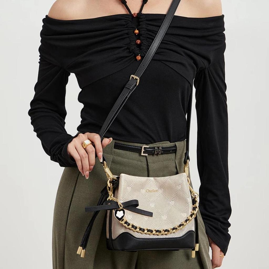 Cnoles Bucket Bag, Women's Crossbody Bag, Shoulder Bag, Light Heart-Shaped Quilted Bag,