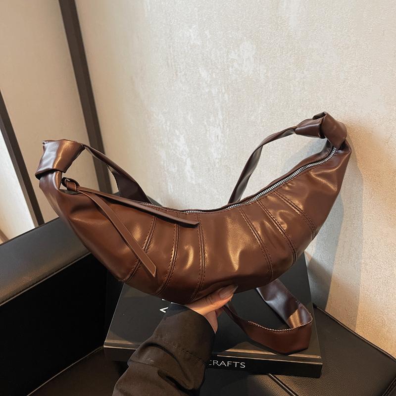 

Versatile ins messenger bag 2025 new women s bag trendy fashion retro saddle bag niche Korean shoulder crescent bag темно-коричневого