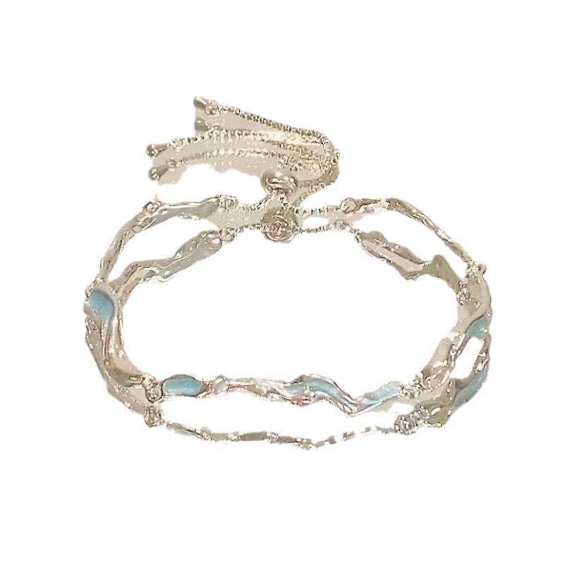 Zirconia Cherry Blossom Bow Bracelet - Elegant and Exclusive Style, with A Touch of Sophistication and A Touch of Coldness.