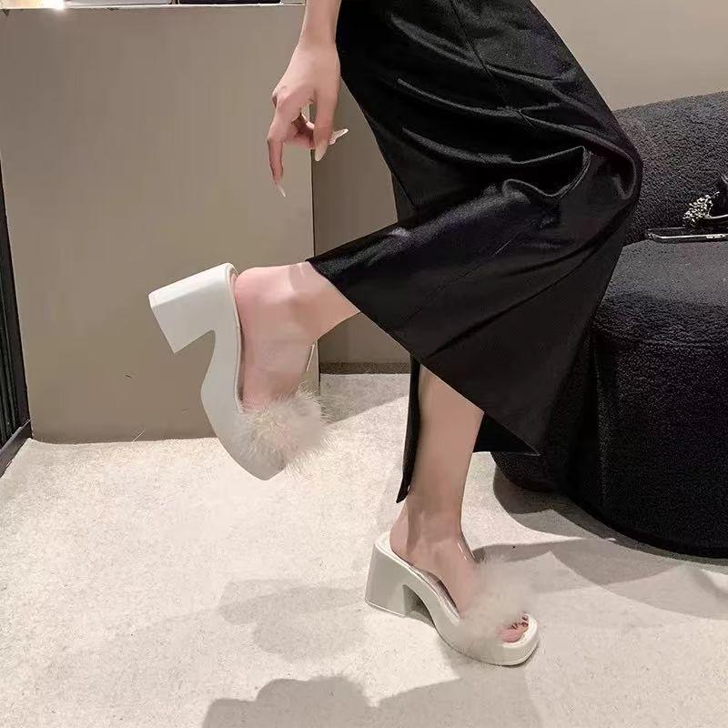 Feenwind transparent Wort erhöhend Feentemperament dicke Absätze Sandalen Damen 2025 Sommer neu flauschige Hausschuhe Damen Sommer