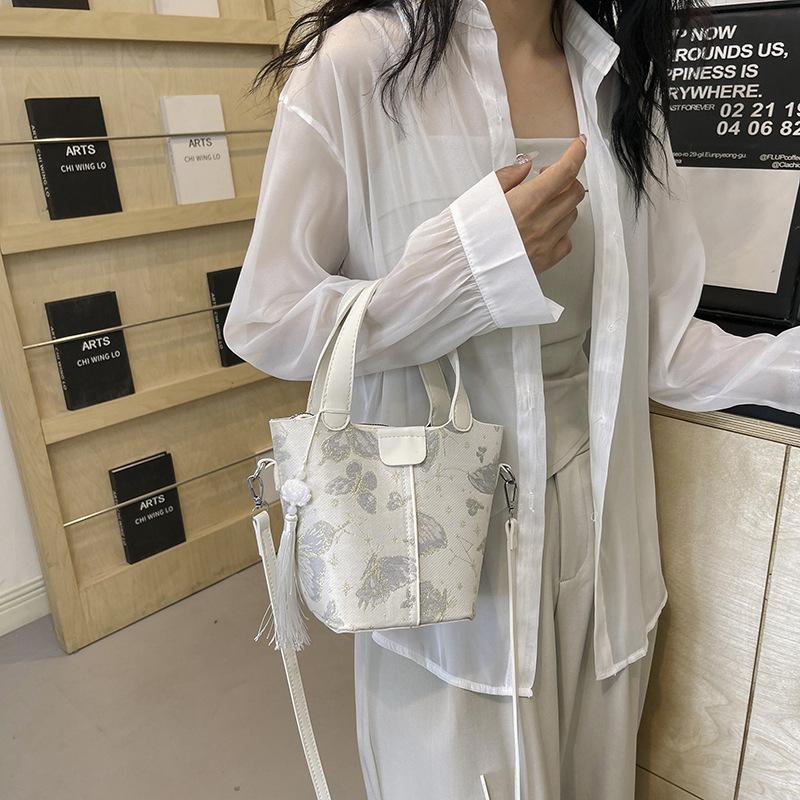 New Chinese Style Bag for Women's New Style Small Bag for Going Out Fashionable Ancient Style One-shoulder Crossbody Bucket Bag