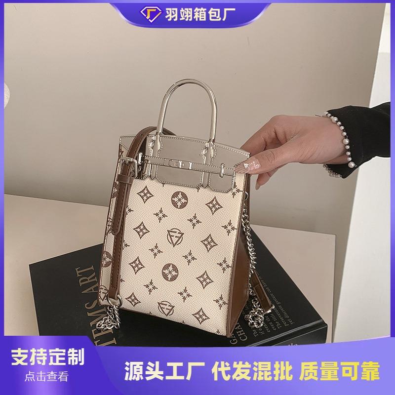 Small bag for mobile phones Women's spring and summer new fashion chain Crossbody bag Mobile phone bag