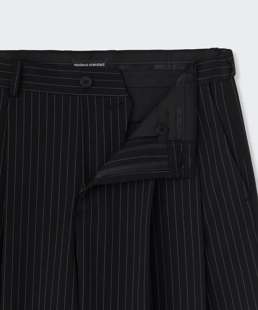 MUSINSA STANDARD Striped Extra Wide Two-Puck Hidden Elastic Waist Slacks [Black]