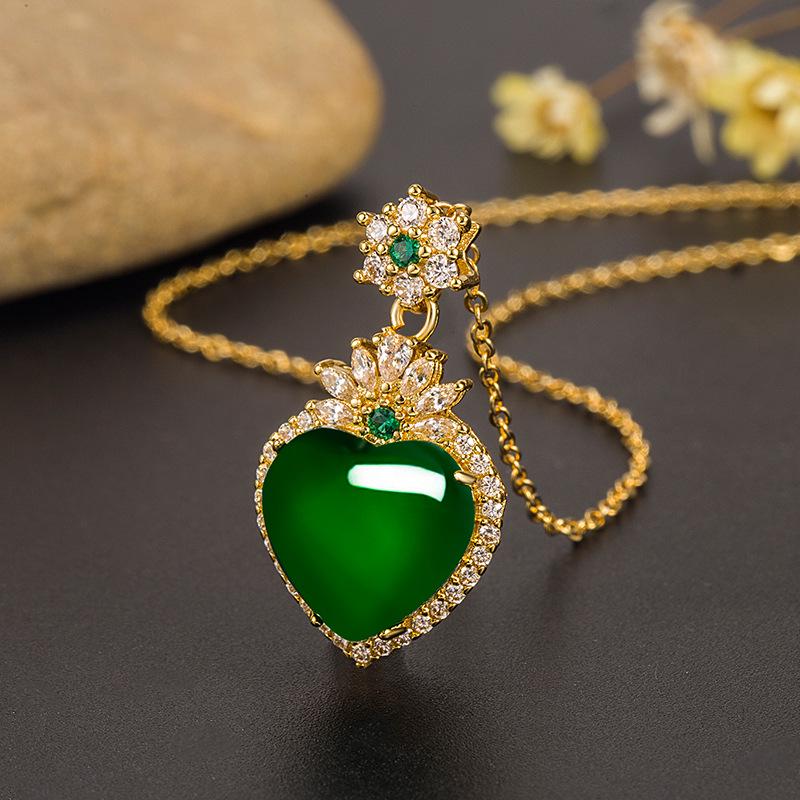 Heart-Shaped Agate and Jadeite Chalcedony Pendant Necklace: Elegant Luxury Design