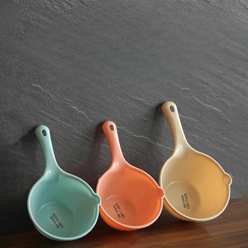 Household Kitchen Ladle Thickened Plastic Long-handled Water Spoon Bath Water Spoon Drifting  Children 's Shampoo Water  Spoon
