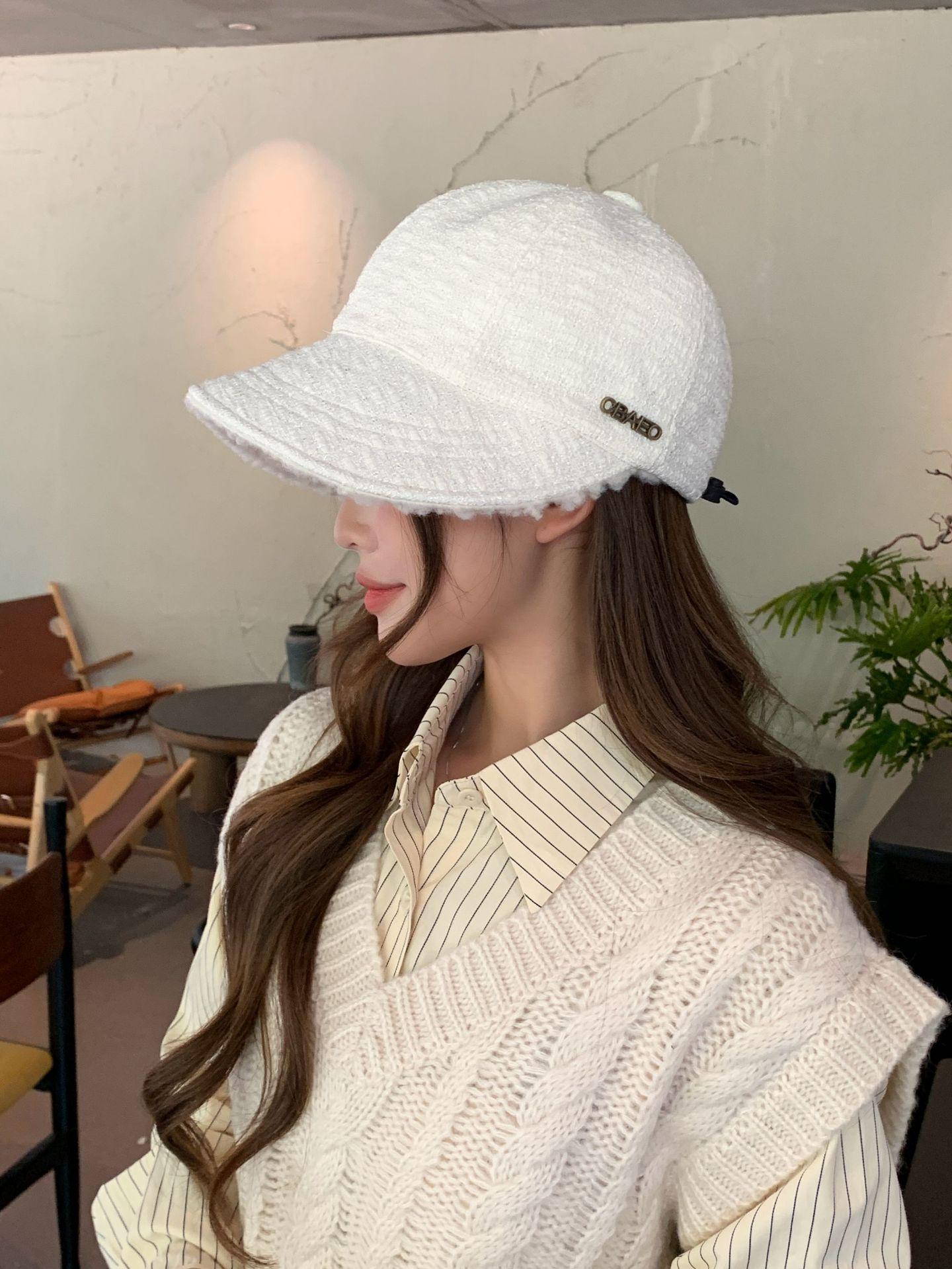 

2025 Women s Large Duckbill Hat: Stylish Autumn/Winter Bucket Hat with High-End Finish for Small Face One Size білий