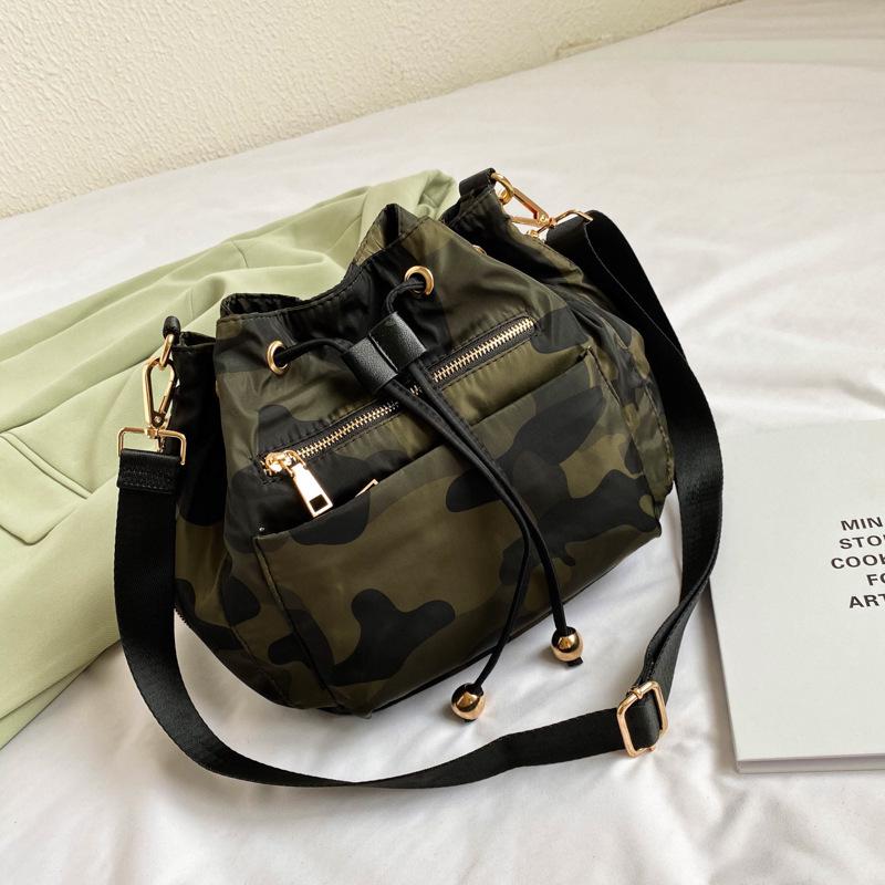 

Winter Trendy Camouflage Oxford Cloth Bucket Bag - Versatile Drawstring Crossbody & Shoulder Bag for Women камуфляж зелений колір