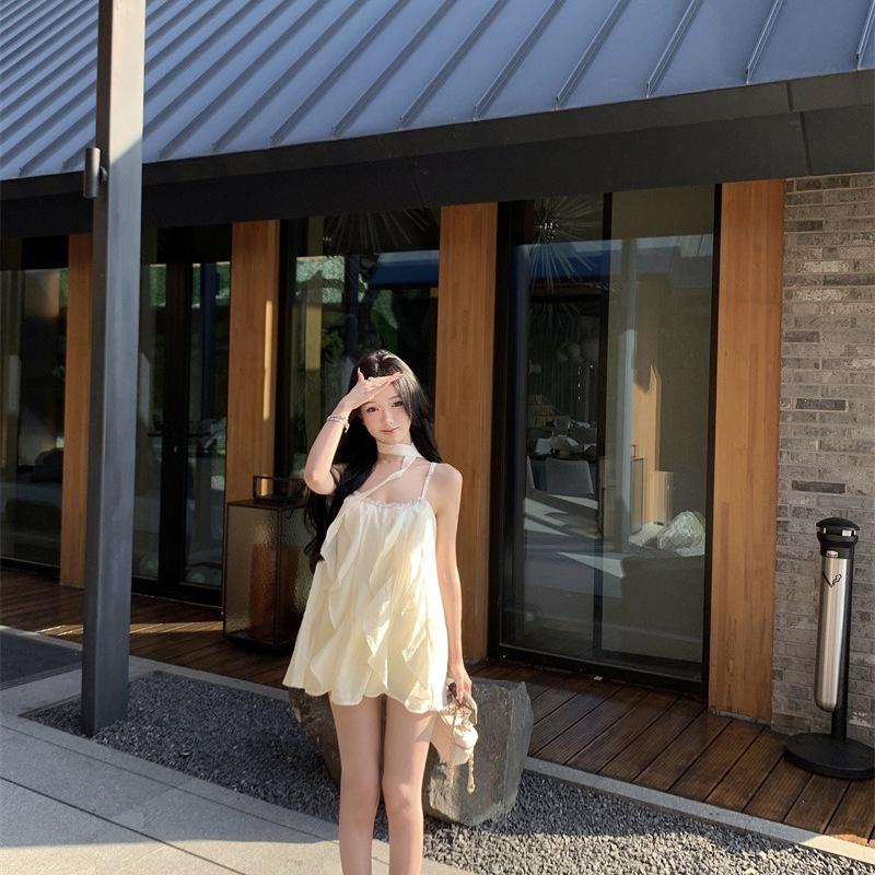 French apricot nail drill suspender dress women's summer ruffle edge loose short skirt design sense pure desire a word skirt
