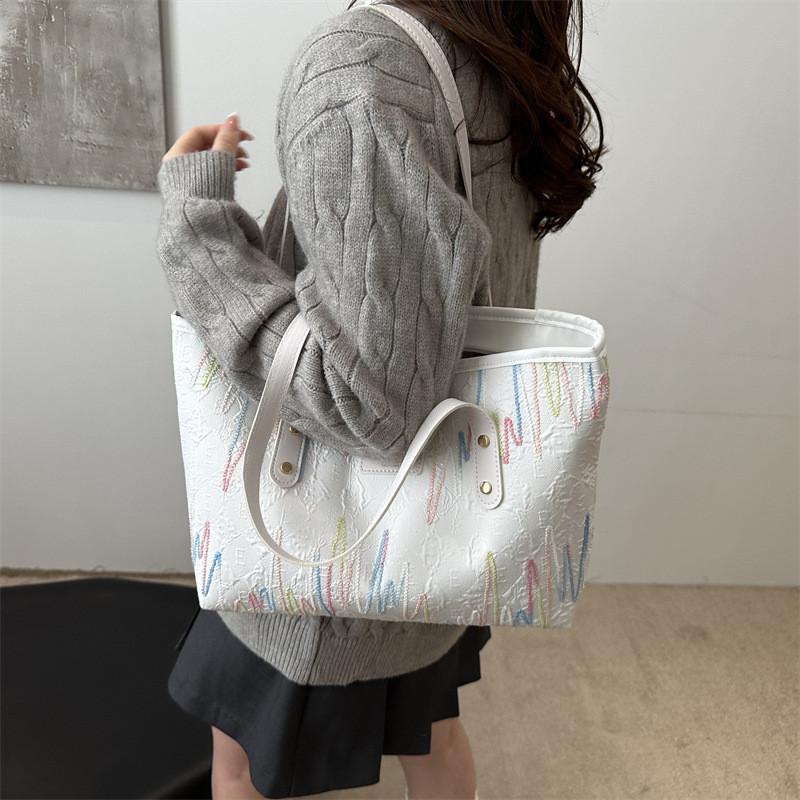 Tote Bag Womens Fall Casual Soft Purse With Zipper Closure For Daily Use