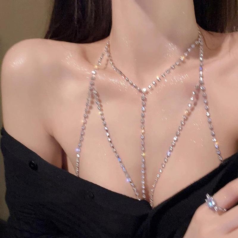 Błyszczące cyrkonie frędzel seksowny łańcuszek na klatkę piersiową dla kobiet dziewcząt moda metalowy biustonosz krzyż bikini w pustym łańcuszku na ciało biżuteria