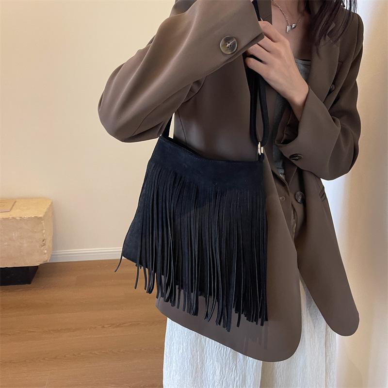 Geantă cu ciucuri de damă