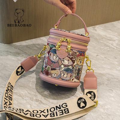 BEIBAOBAO Módní dámská taška typu bucket s potiskem kresleného medvídka, vysoce kvalitní plátěná, odolná proti opotřebení, taška na mobilní telefon, všestranná taška přes jedno rameno pro ženy