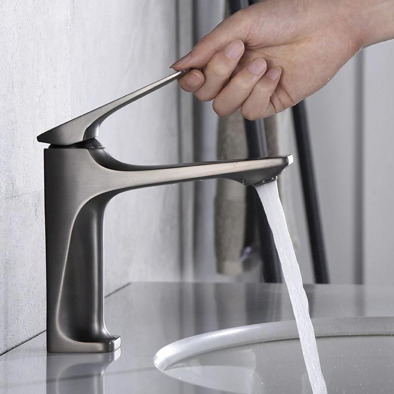 NHLYX New Modern Bathroom Sink Faucet Single Handle Deck Mounted Wash Basin Water Tap Brass Core Hot And Cold Mixer Torneira Pia
