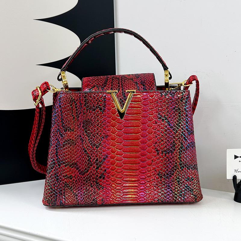 New high-end Capu snake pattern V lady bag portable shoulder women's bag