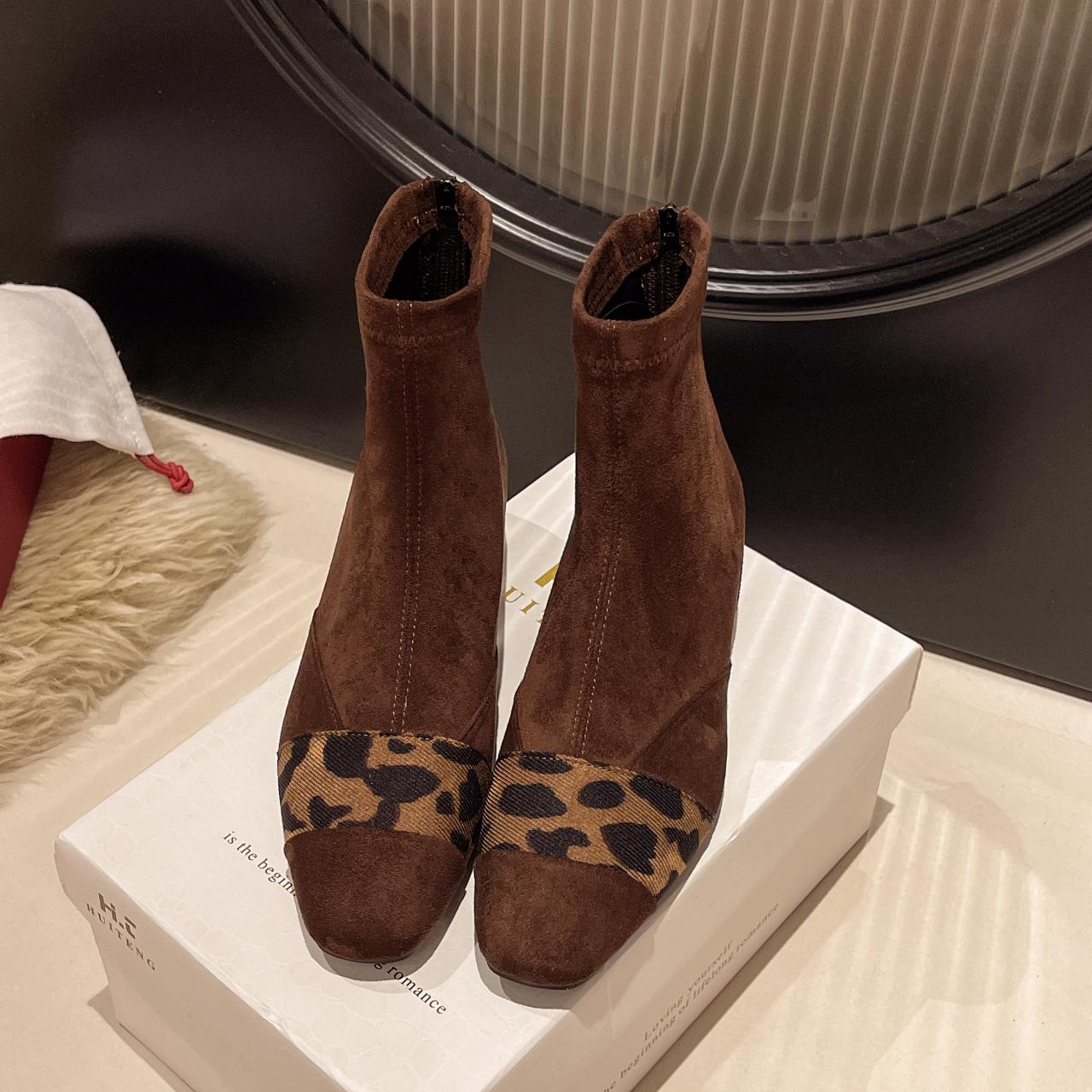 

Модные женские роскошные ботильоны из замши с квадратным носком, женская обувь, модные зимние элегантные вечерние сапоги на высоком каблуке, увеличенные на 3 см 40 коричневый