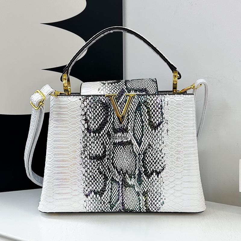 New high-end Capu snake pattern V lady bag portable shoulder women's bag