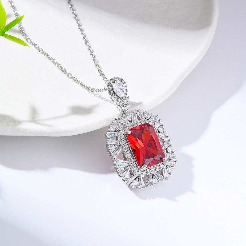 Necklace Female Color Treasure Redeen Cut Ice Flower Cut Zircon High Carbon Diamond Clavicle Chain Necklace Jewelry Spot