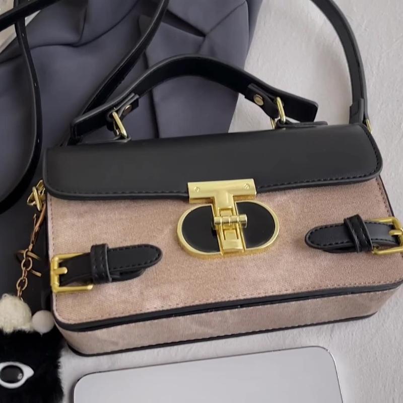 Retro Tassel Small Square Bag Fashion Exquisite Ladies Handbag Niche Shoulder Crossbody Bag Genie Hanging PU Material