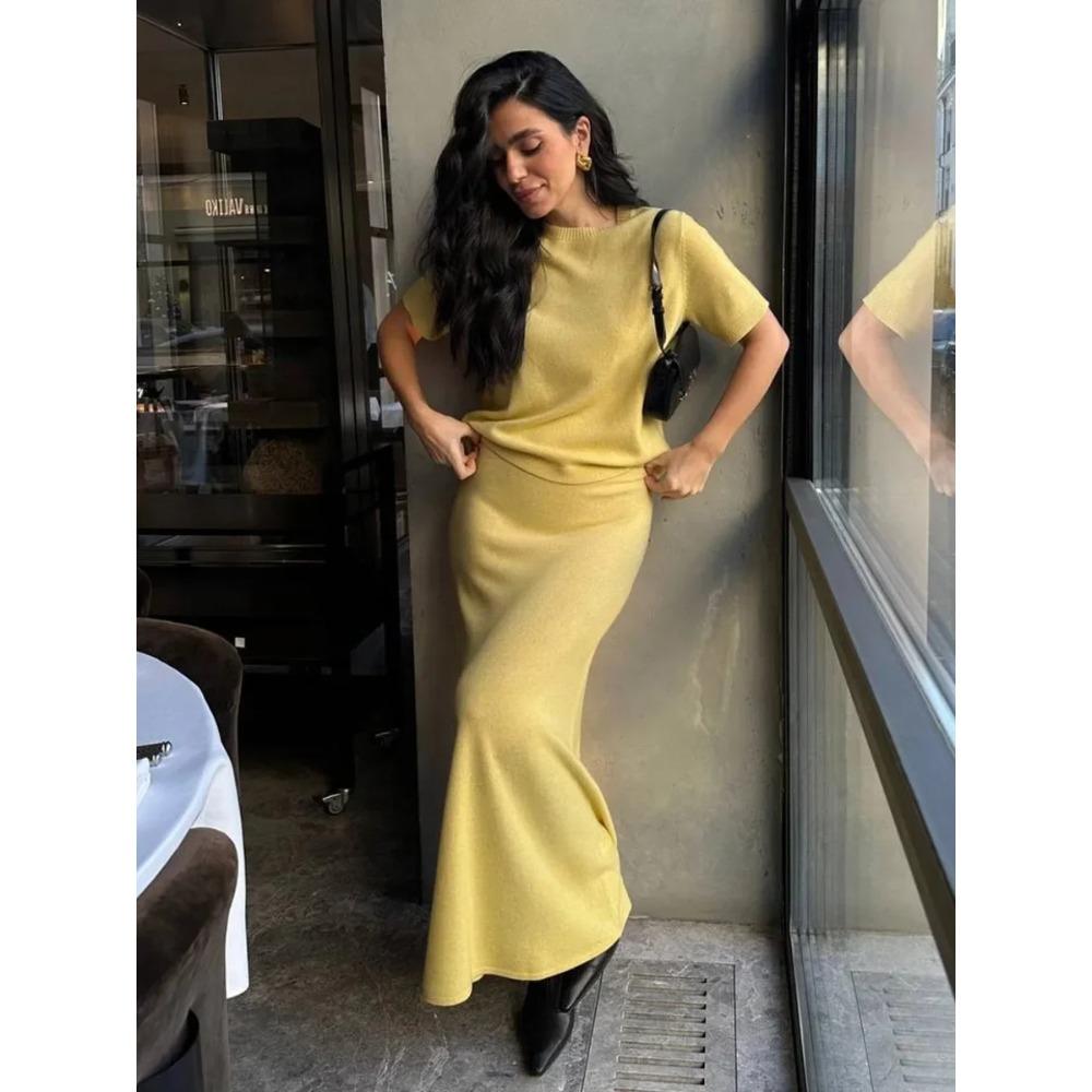 Soft Knit Set Women's Short Sleeve Pullover Top Skirt Solid Color Elegant Minimalist Two Piece Set